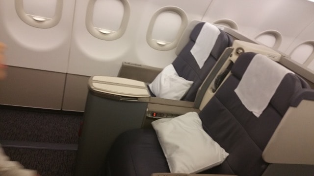 Gulf Air A320 and A321 Abu Dhabi / Bahrain / Jeddah business class review on our way for Umrah. Impressions and reviews.