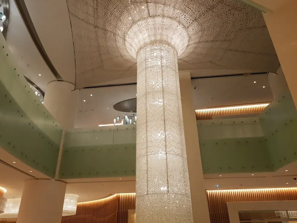 a view of the lobby while on my stay at the hilton makkah convention on my diy umrah - muslimtravelgirl