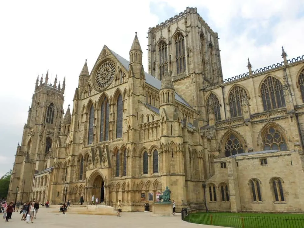 Muslim-friendly Things to do In York plus delicious Halal Food, York Minster is great to explore and there is halal food close by
