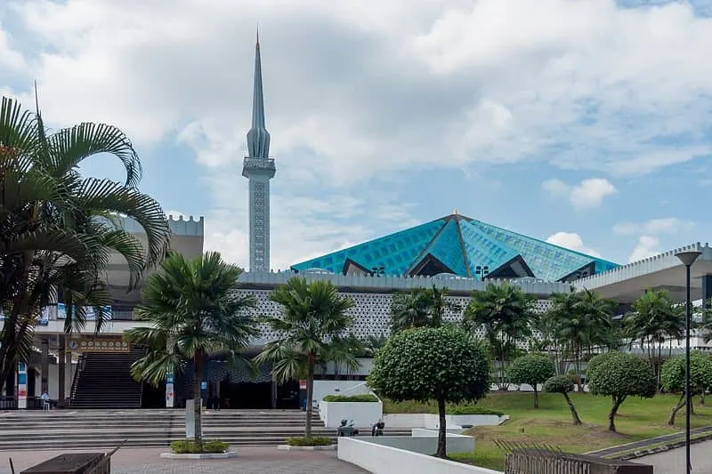 Muslim friendly travel in Kuala Lumpur and the national mosque