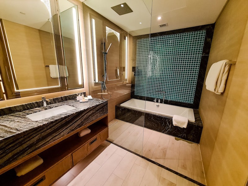 Hotel Review: Doubletree Hotel Ras Al Khaimah - the bathroom