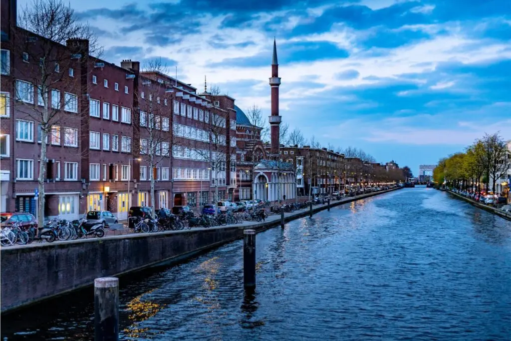 Muslim friendly guide to Amsterdam with all the things you need to explore safely