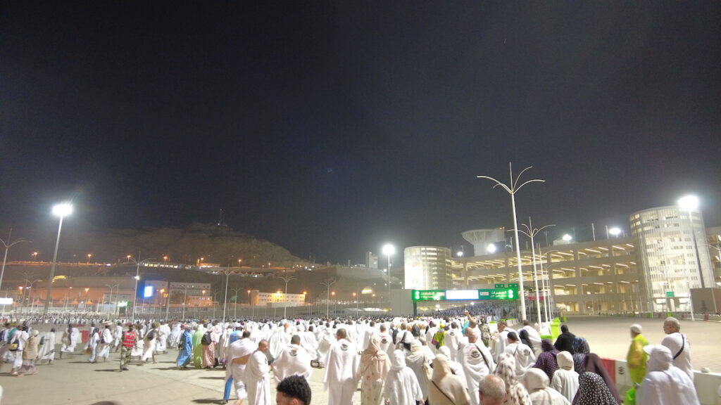 Jamarat-during-hajj-was-so-busy-with-people.-Things-to-do-before-hajj.