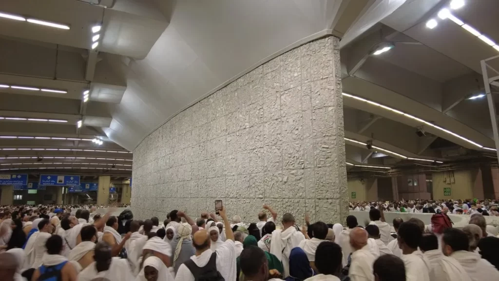 stoning process during hajj