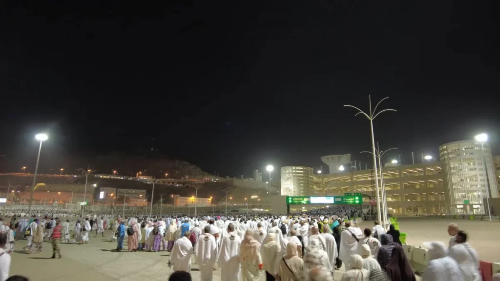 walking towards jamarat complex with people to stone
